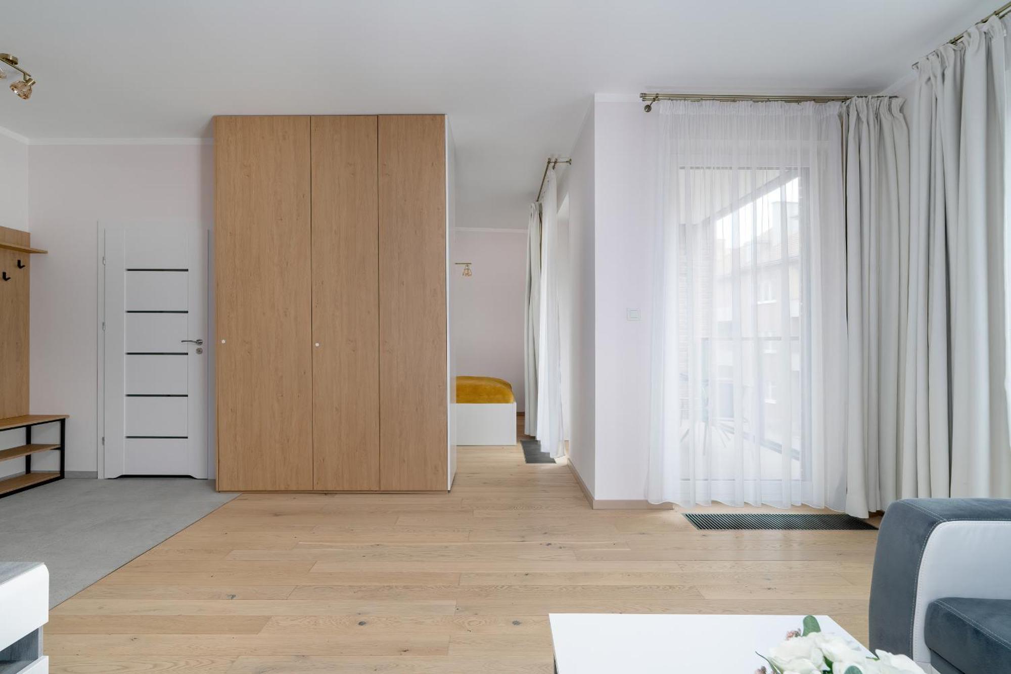 Apartment With Balcony And Free Parking In Poznan By Noclegi Renters 외부 사진